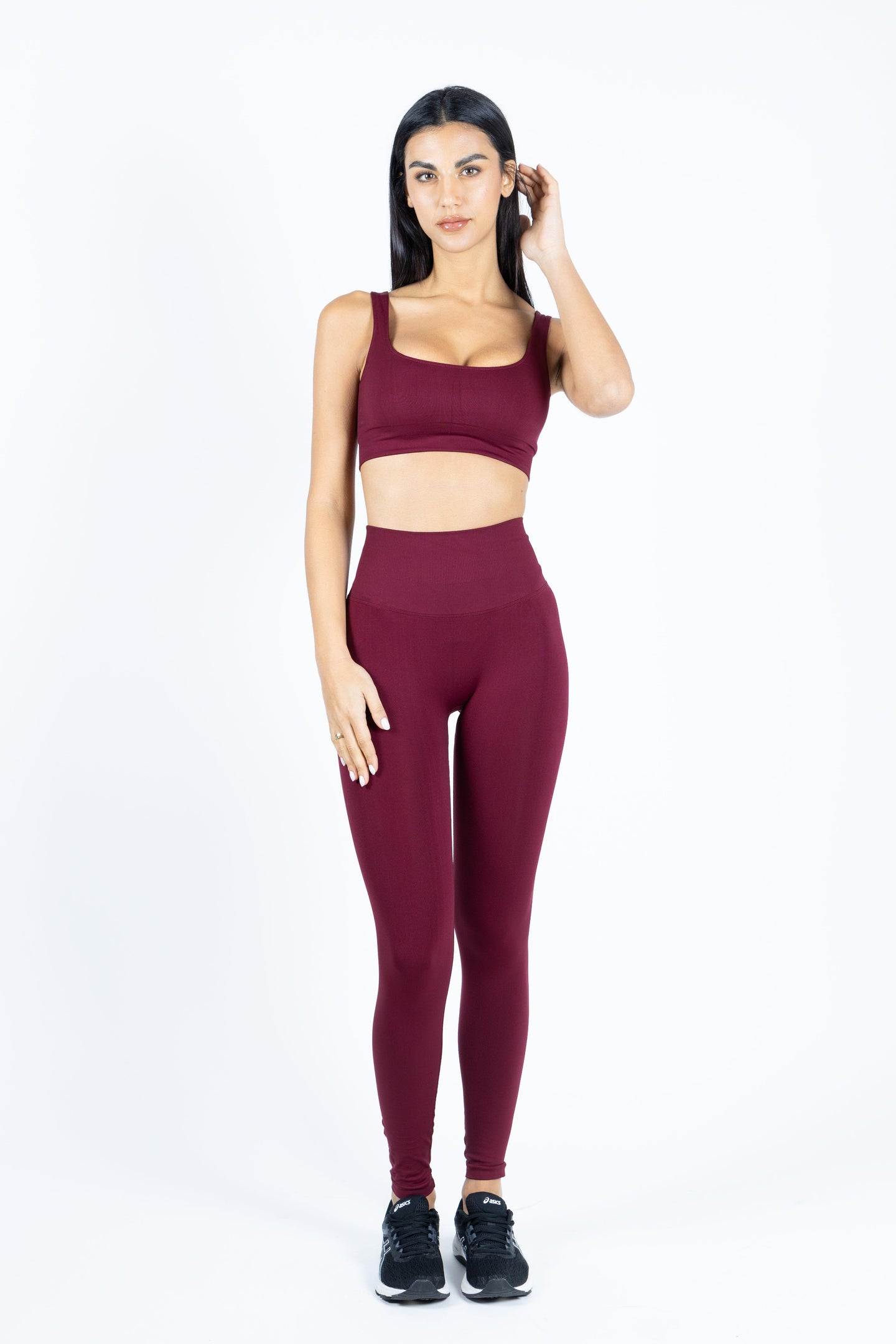 Completo Push Up Burgundy - front view of seamless leggings and top