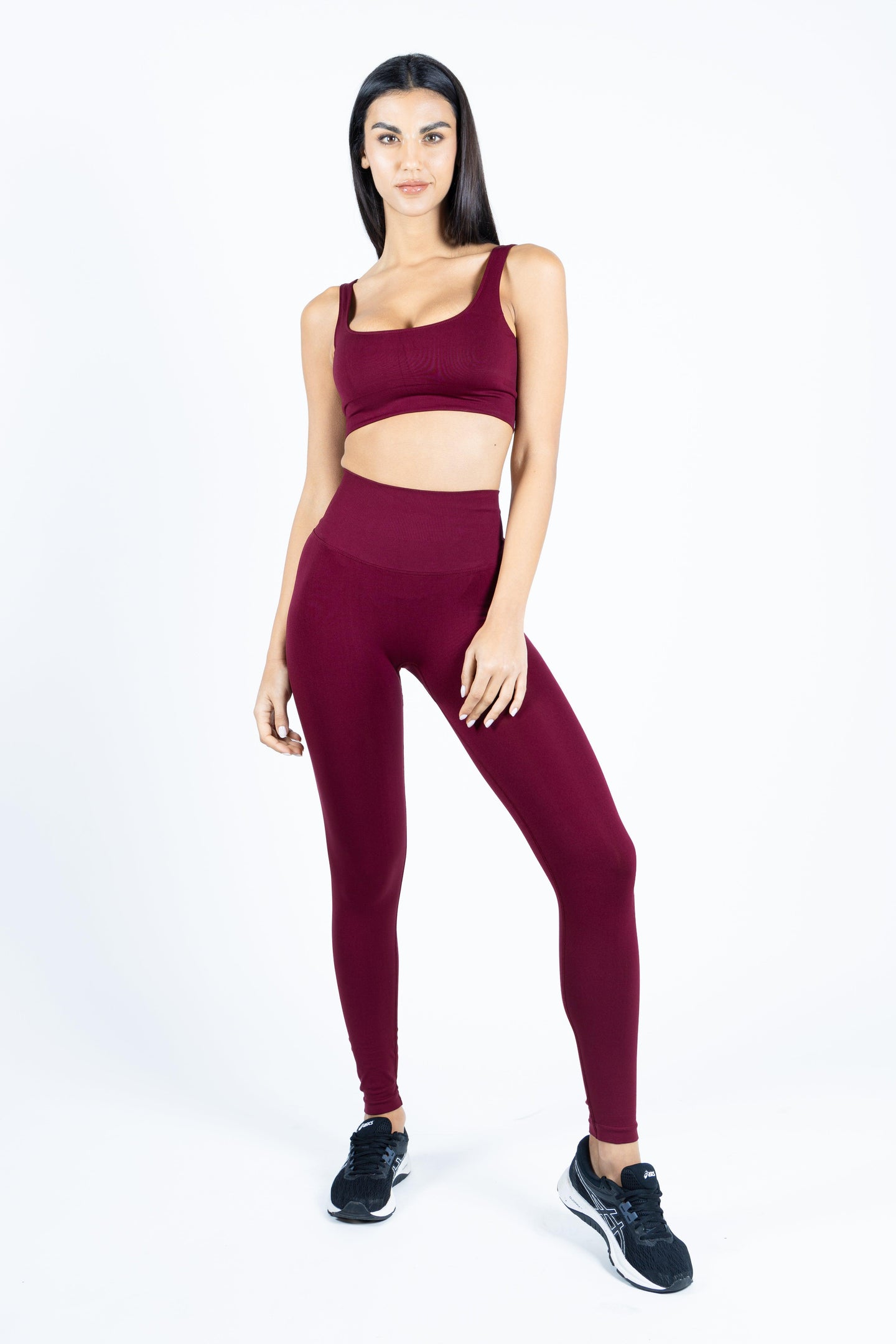 Side view of Completo Push Up Burgundy - high-waisted leggings and top