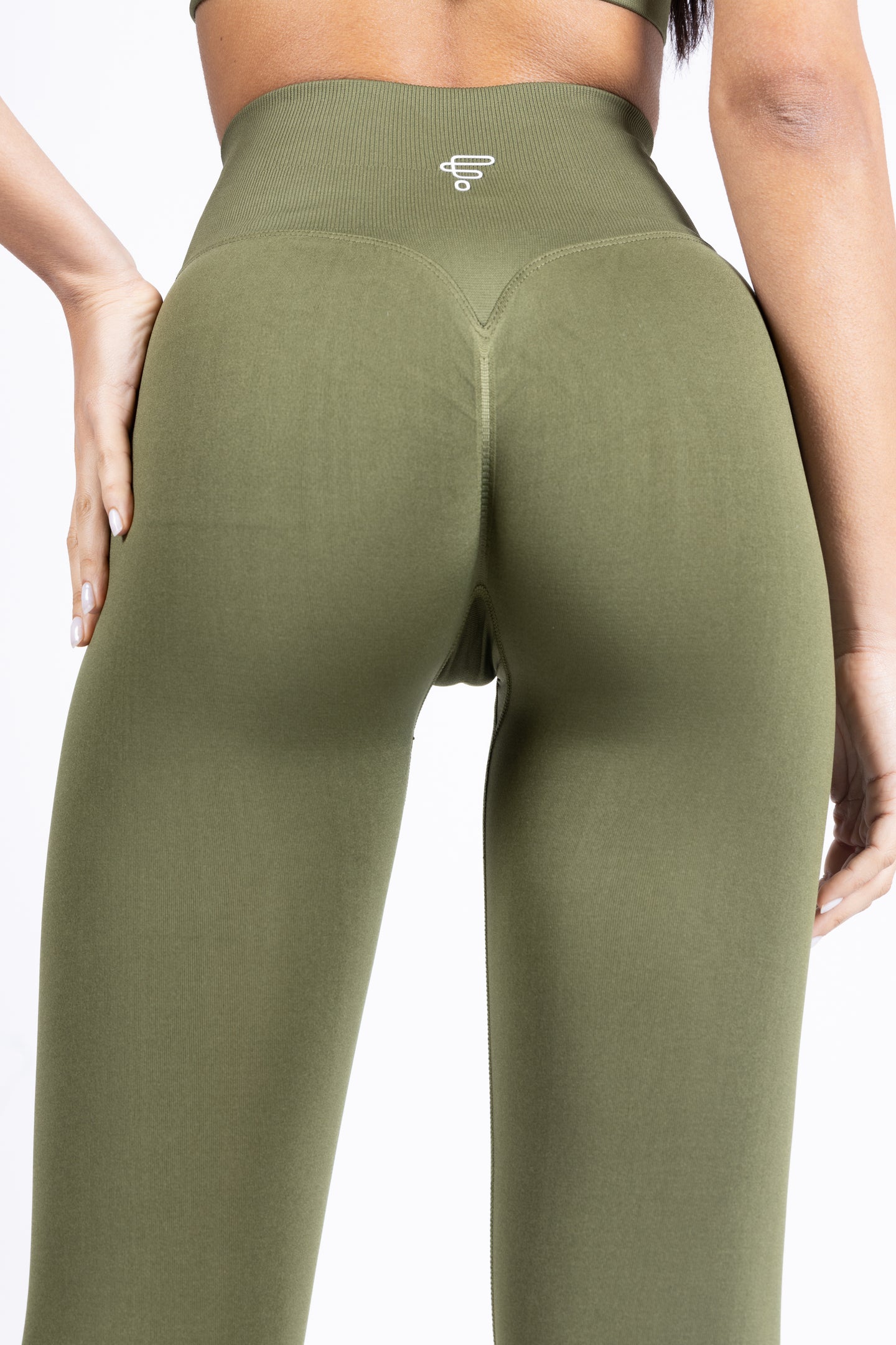 Back logo detail – Leggings Push Up Olive Green with contouring fit.