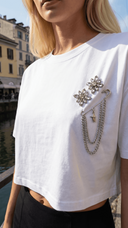 Crop top donna con spille floreali e catena gioiello