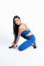 Completo Navy Blue – Active Pose: seamless activewear set in navy blue for workouts