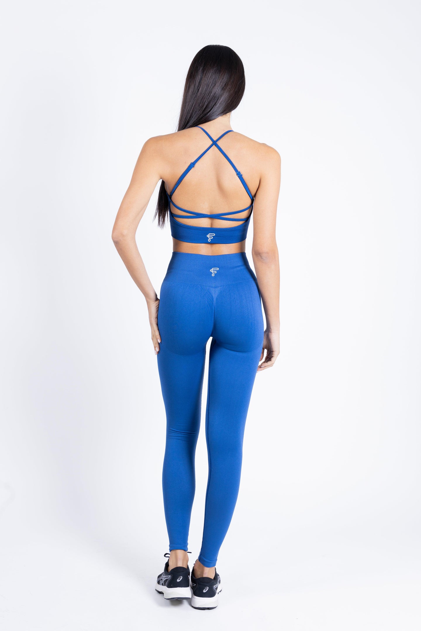 Completo Navy Blue full – Back View: crisscross straps with adjustable fit