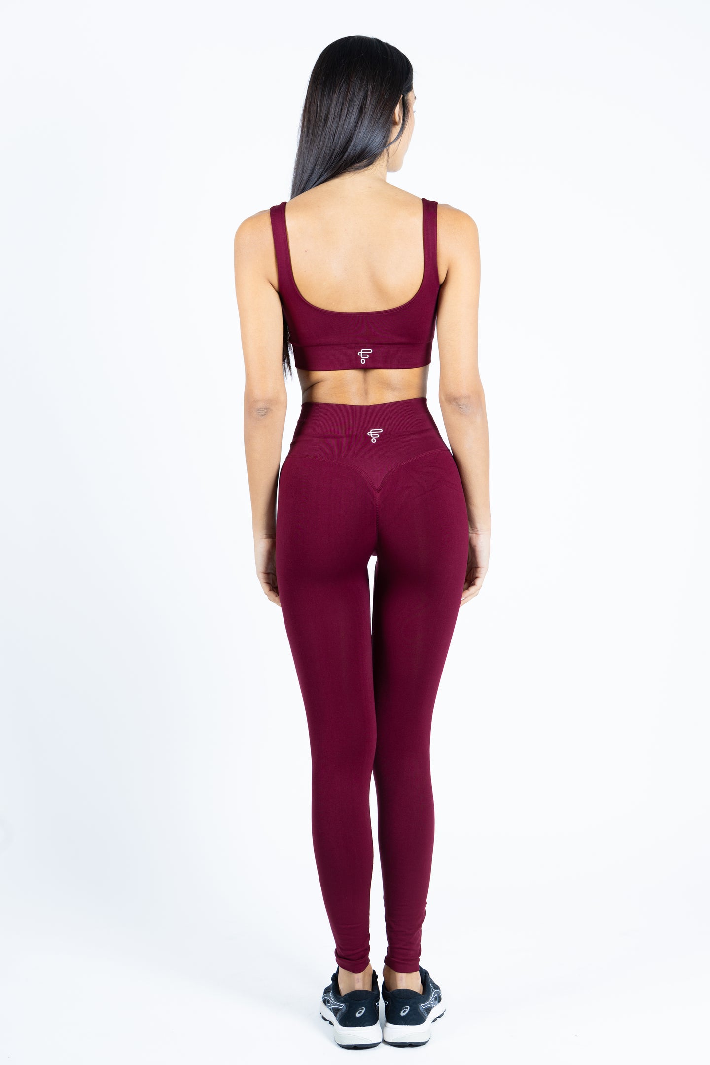 Back view of Completo Push Up Burgundy - push-up effect and sculpting fit