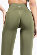Back logo detail – Leggings Push Up Olive Green with contouring fit.